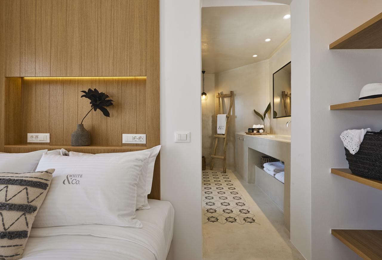 White&Co. La Torre Suites Pýrgos Esterno foto